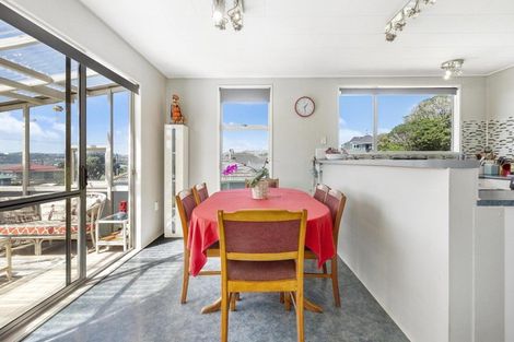 Photo of property in 44 View Road, Titahi Bay, Porirua, 5022