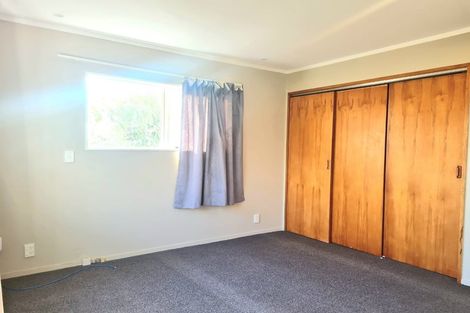 Photo of property in 13a Kingsbridge Place, Newlands, Wellington, 6037