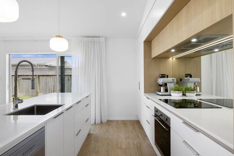 Photo of property in 6a Truby King Street, Merrilands, New Plymouth, 4312