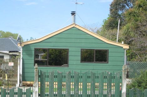 Photo of property in 16 Ensors Place, Waikuku Beach, 7402