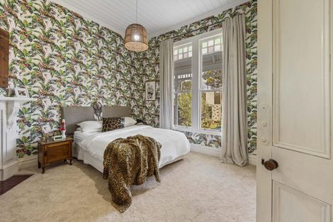 Photo of property in 329 Mangorei Road, Merrilands, New Plymouth, 4312