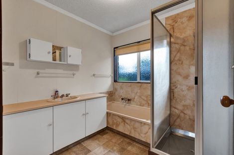 Photo of property in 34 Heta Road, Highlands Park, New Plymouth, 4312