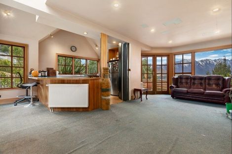 Photo of property in 8 Aspen Grove, Fernhill, Queenstown, 9300