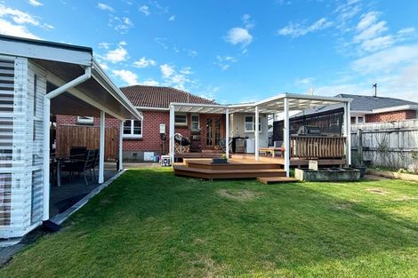 Photo of property in 2 Cole Grove, Wallaceville, Upper Hutt, 5018