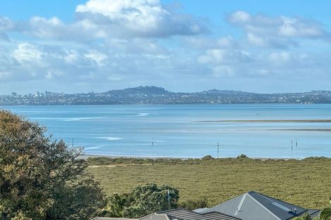 Photo of property in 2 Oakpark Place, West Harbour, Auckland, 0618