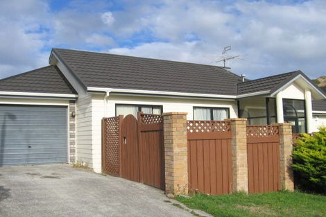 Photo of property in 19 Murchison Street, Island Bay, Wellington, 6023