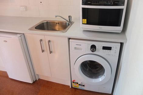 Photo of property in 5a Pohutukawa Avenue, Shelly Park, Auckland, 2014