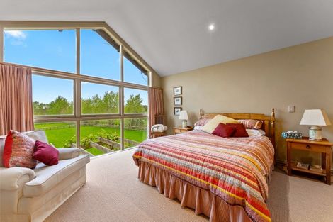 Photo of property in 744 Waitakere Road, Kumeu, 0891