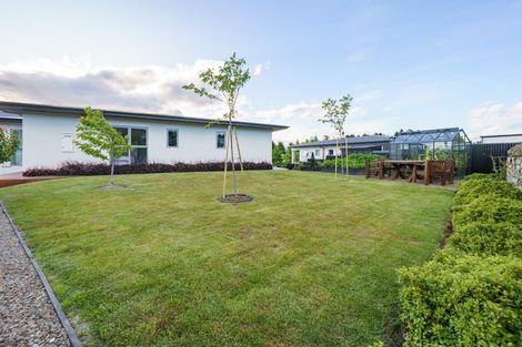 Photo of property in 10 Bevan Place, Wanaka, 9305
