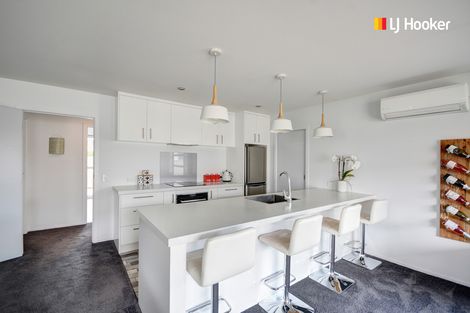 Photo of property in 8 Roblyn Place, Mosgiel, 9024