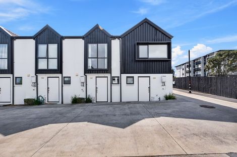 Photo of property in 8/36 Kaipatiki Road, Glenfield, Auckland, 0629