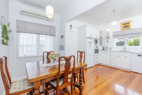 Photo of property in 17 Windsor Road, Maeroa, Hamilton, 3200