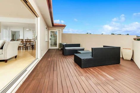 Photo of property in 18 St Clair Place, Browns Bay, Auckland, 0630