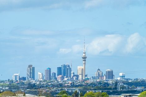 Photo of property in 8 Fowey Avenue, Te Atatu South, Auckland, 0610