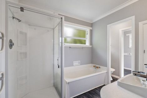 Photo of property in 24 Kent Crescent, Awapuni, Palmerston North, 4412