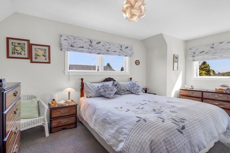 Photo of property in 32 Hillcrest Place, Avonhead, Christchurch, 8042