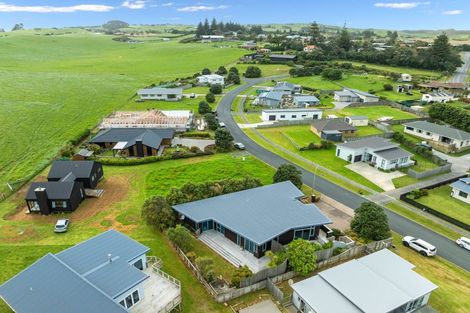 Photo of property in 26 Sunset Drive, Baylys Beach, Dargaville, 0377