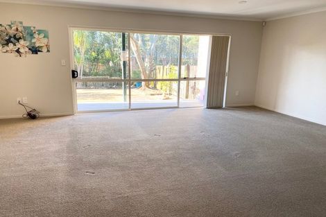 Photo of property in 2/27 Lucienne Drive, Ranui, Auckland, 0612