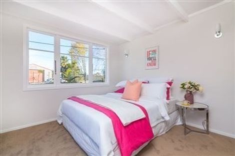 Photo of property in 2 Totara Road, Te Atatu Peninsula, Auckland, 0610