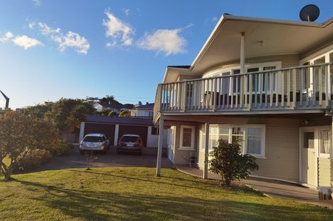 Photo of property in 1 Rubens Lane, West Harbour, Auckland, 0618