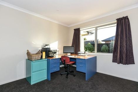 Photo of property in 6 Dundee Close, Darfield, 7510