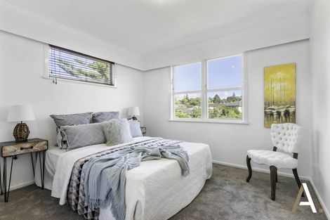 Photo of property in 80 La Trobe Street, Pakuranga Heights, Auckland, 2010