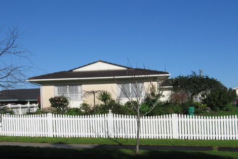 Photo of property in 40 Fielding Crescent, Farm Cove, Auckland, 2012