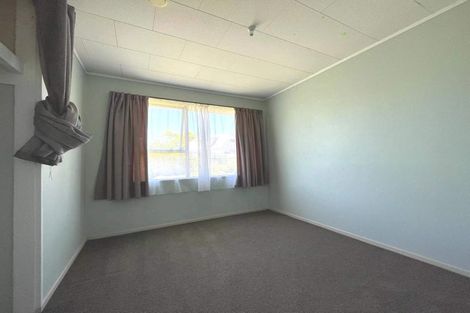 Photo of property in 100 Beach Road, Te Atatu Peninsula, Auckland, 0610