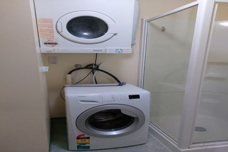 Photo of property in Palm Grove Apartments, 8/13b Palm Grove, Berhampore, Wellington, 6023