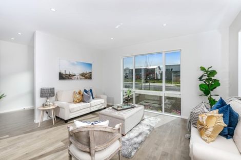 Photo of property in 16 Ropere Street, Kumeu, 0810