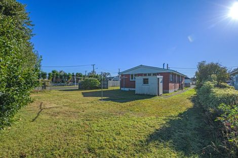 Photo of property in Clifton School, 71 Taumaihi Street, Bulls, 4818