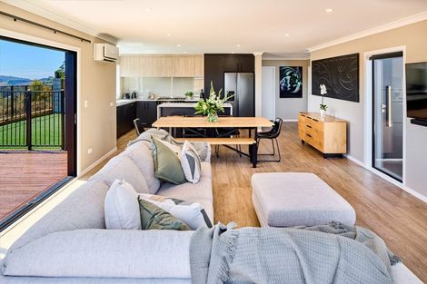 Photo of property in 12 Boeing Way, Newlands, Wellington, 6037