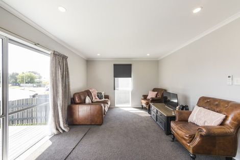 Photo of property in 1/17 Apollo Parade, Milson, Palmerston North, 4414