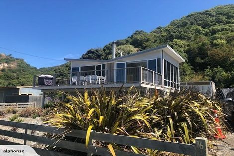 Photo of property in 16 Cathedral Road, Gore Bay, Cheviot, 7383