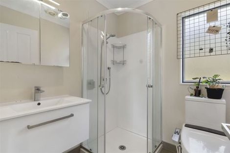 Photo of property in 13 Westminster Gardens, Unsworth Heights, Auckland, 0632