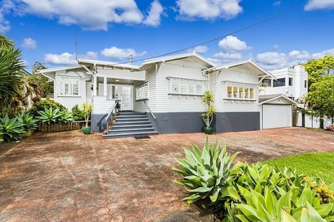 Photo of property in 2/40a Norwood Road, Bayswater, Auckland, 0622