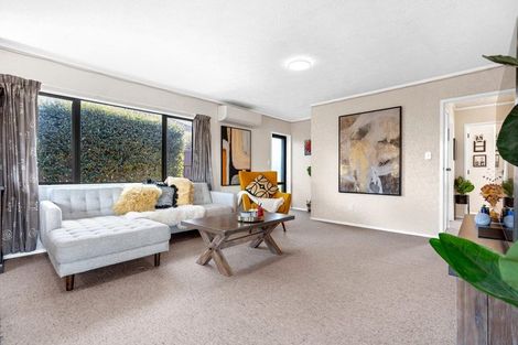 Photo of property in 1/4 Spring Grove, Henderson, Auckland, 0612