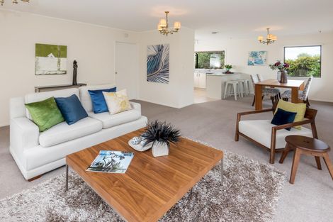 Photo of property in 2/2 Channing Crescent, Botany Downs, Auckland, 2010