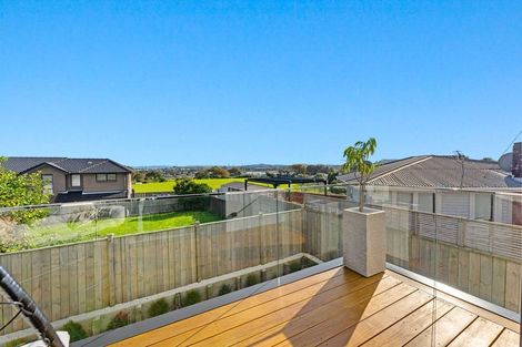 Photo of property in 7/27 Carole Crescent, Pakuranga, Auckland, 2010