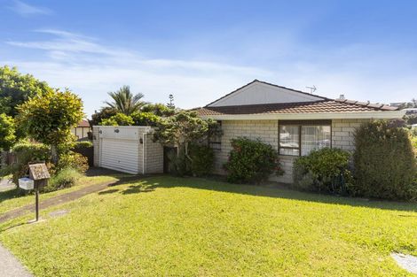 Photo of property in 16 Clipper Place, Shelly Park, Auckland, 2014