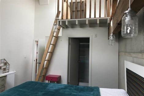 Photo of property in 37 Dowling Street, Dunedin Central, Dunedin, 9016