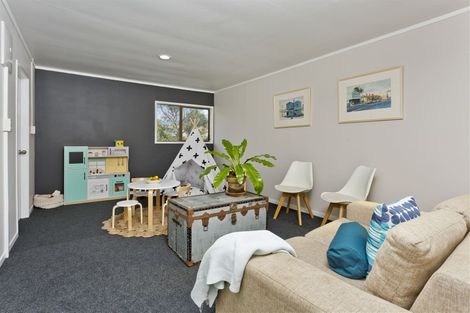 Photo of property in 22 Yule Place, Massey, Auckland, 0614