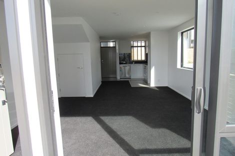 Photo of property in 3/15 Chivalry Road, Glenfield, Auckland, 0629