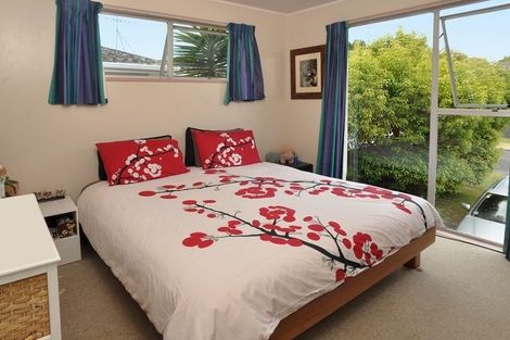 Photo of property in 15 Salamanca Road, Sunnynook, Auckland, 0620