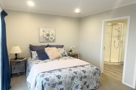 Photo of property in 3 Cessna Way, Newlands, Wellington, 6037