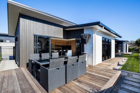 Photo of property in 21 Nadine Stanton Drive, Bell Block, New Plymouth, 4312