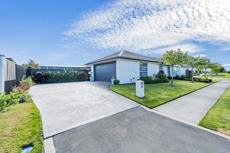 Photo of property in 21 Shillingford Boulevard, Rolleston, 7615