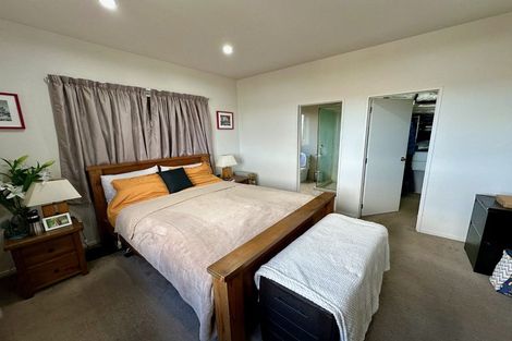 Photo of property in 16 San Casello Rise, Henderson, Auckland, 0612