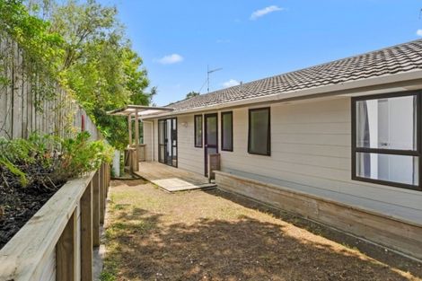 Photo of property in 2/15 Flavia Close, Torbay, Auckland, 0630