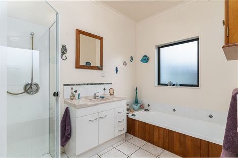 Photo of property in 1 Oak View Place, Greytown, 5712